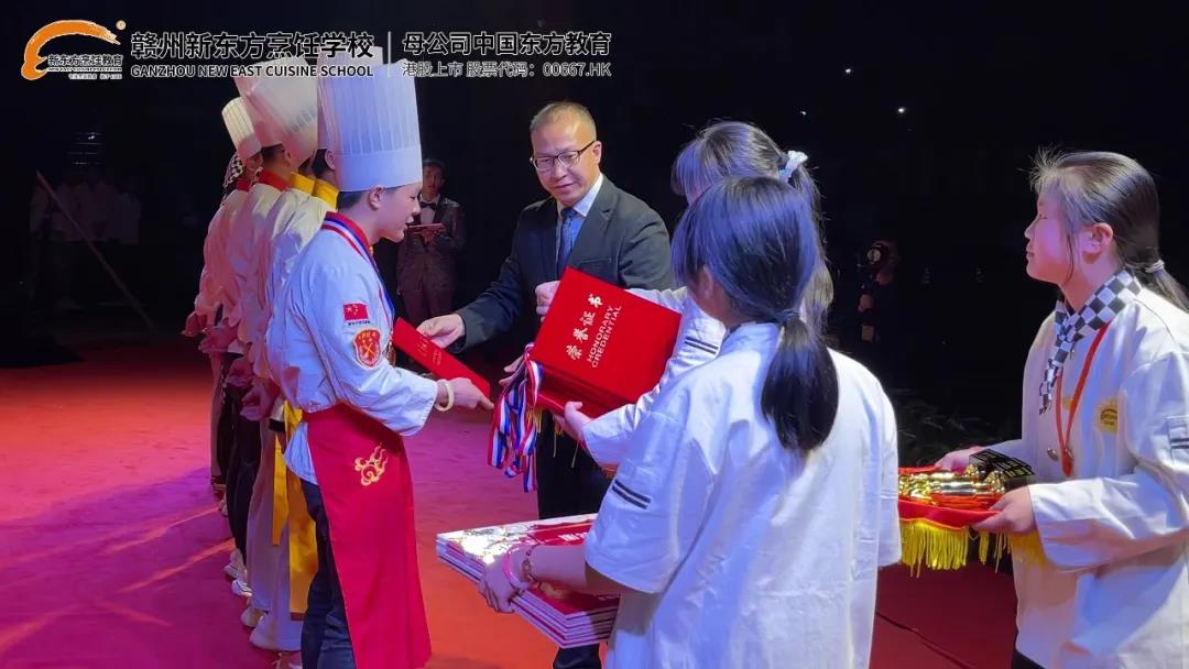 欢庆五一.烹燃青春 | 2021赣州新东方“五一迎新晚会暨春季技能大赛颁奖典礼”华丽上演！