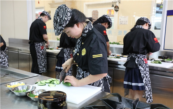 老板愿意为烹饪学校毕业生支付更高工资的四个原因