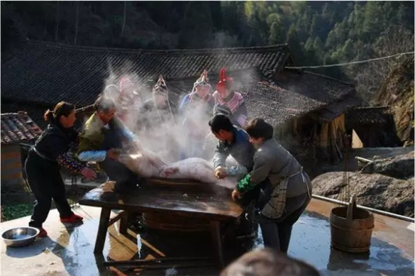 过年前必做四样美食：杀猪、年糕、米酒和蘸水