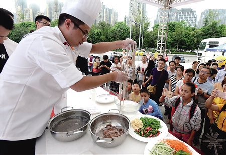 黑暗料理之“活吃章鱼”邀您国庆来战