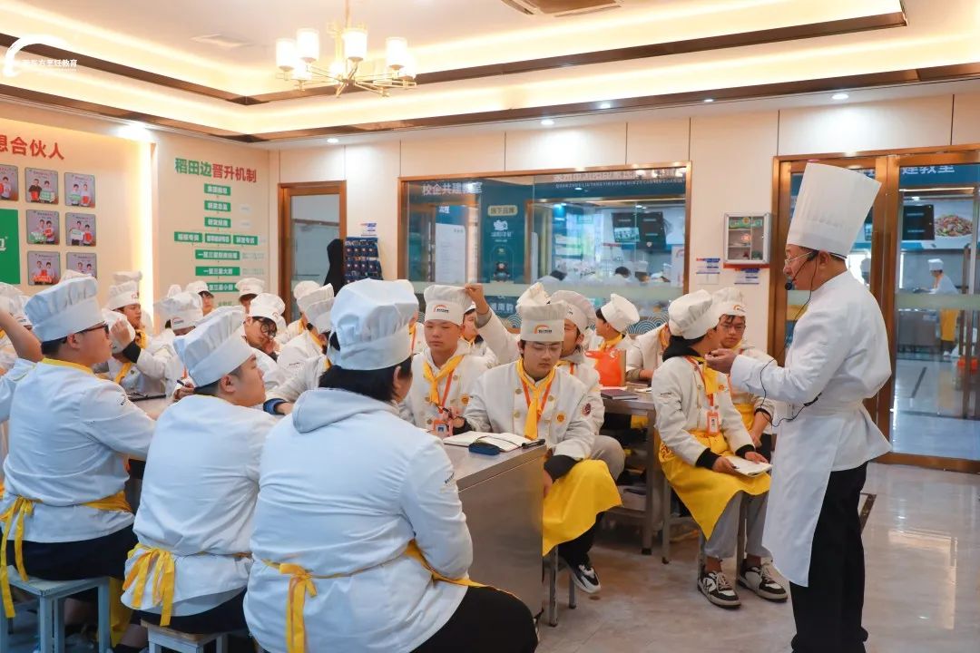 赣州新东方名师进校园|烹饪名厨连建大师进校为中餐学子倾情授课