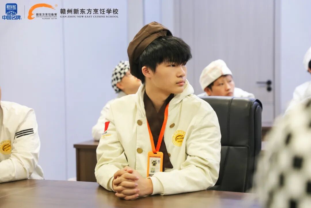 校企联动促就业，匠心筑梦育英才！上海裕莲茶楼走进赣州新东方开展专场招聘宣讲