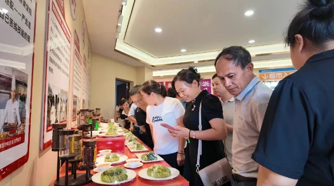 家校同心鉴成长，赴一场技能之约｜赣州新东方厨王全科2502班家长鉴证会温情落幕