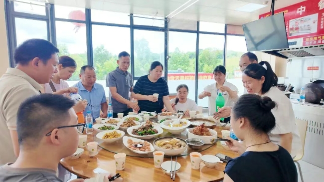 家校同心鉴成长，赴一场技能之约｜赣州新东方厨王全科2502班家长鉴证会温情落幕